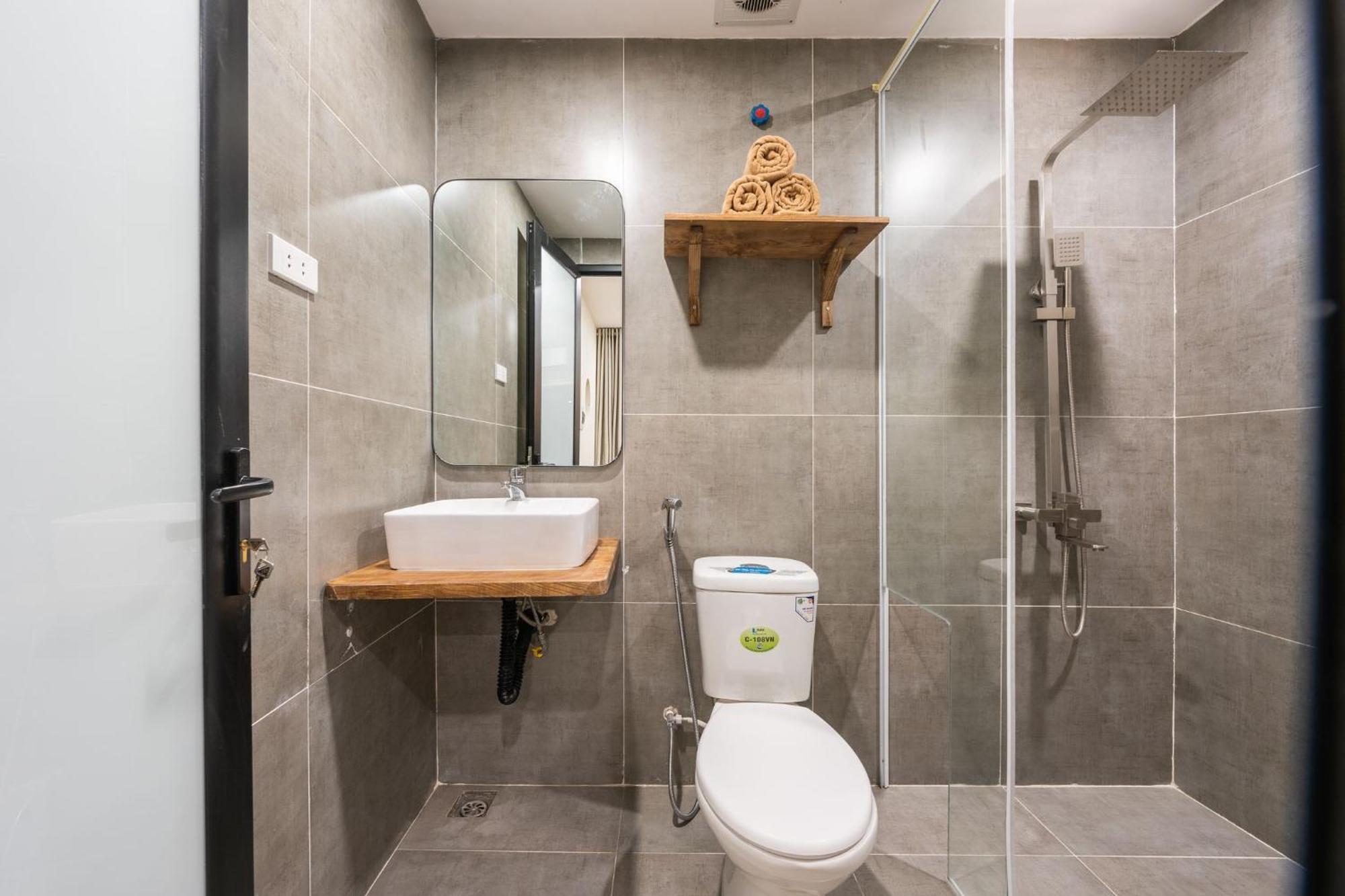 Căn hộ Hanoi's Hidden Gem Escape Balcony-flexible Check In Early-free Pickup Hà Nội