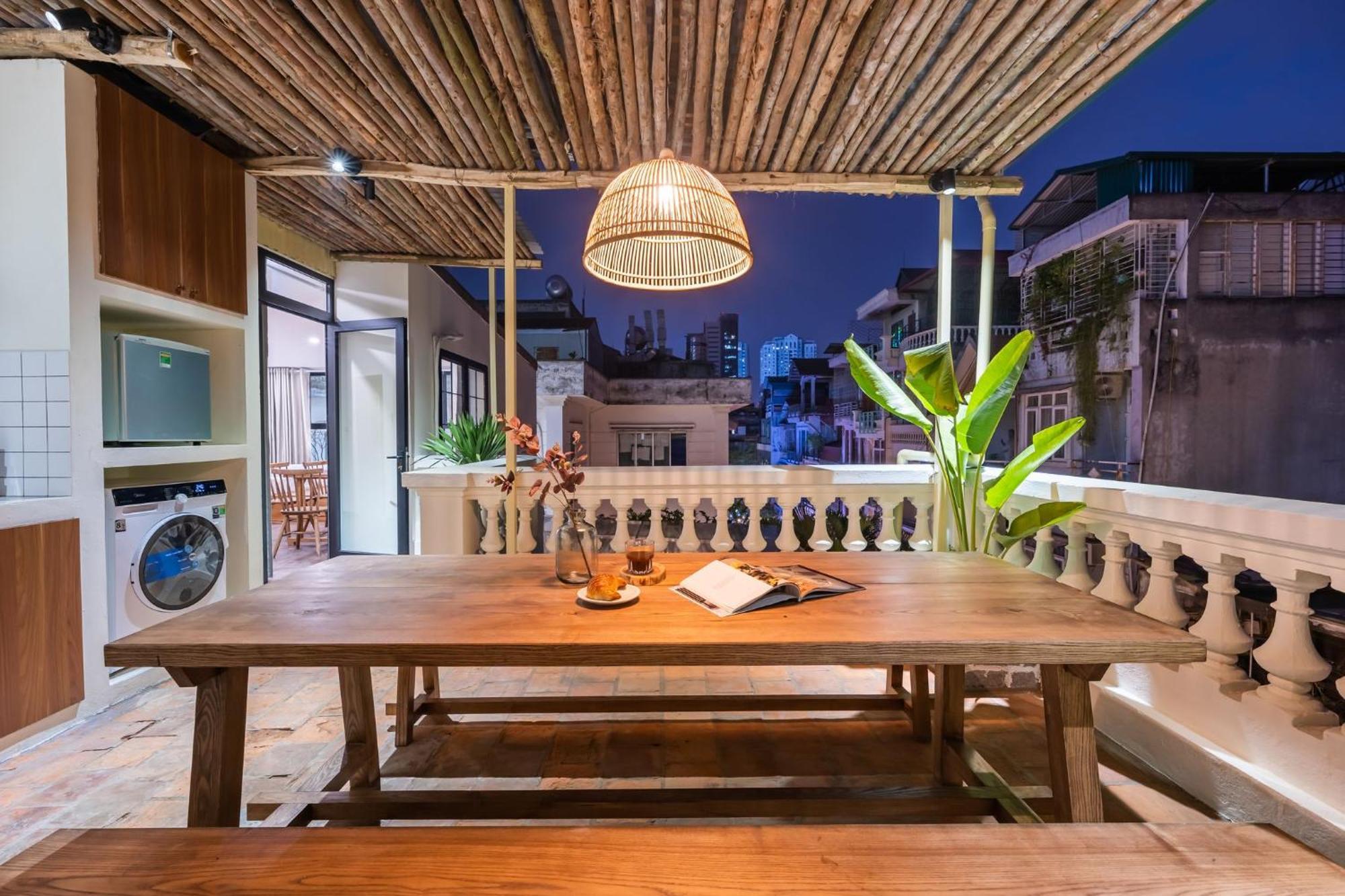 Hanoi's Hidden Gem Escape Balcony-flexible Check In Early-free Pickup Căn hộ Hà Nội