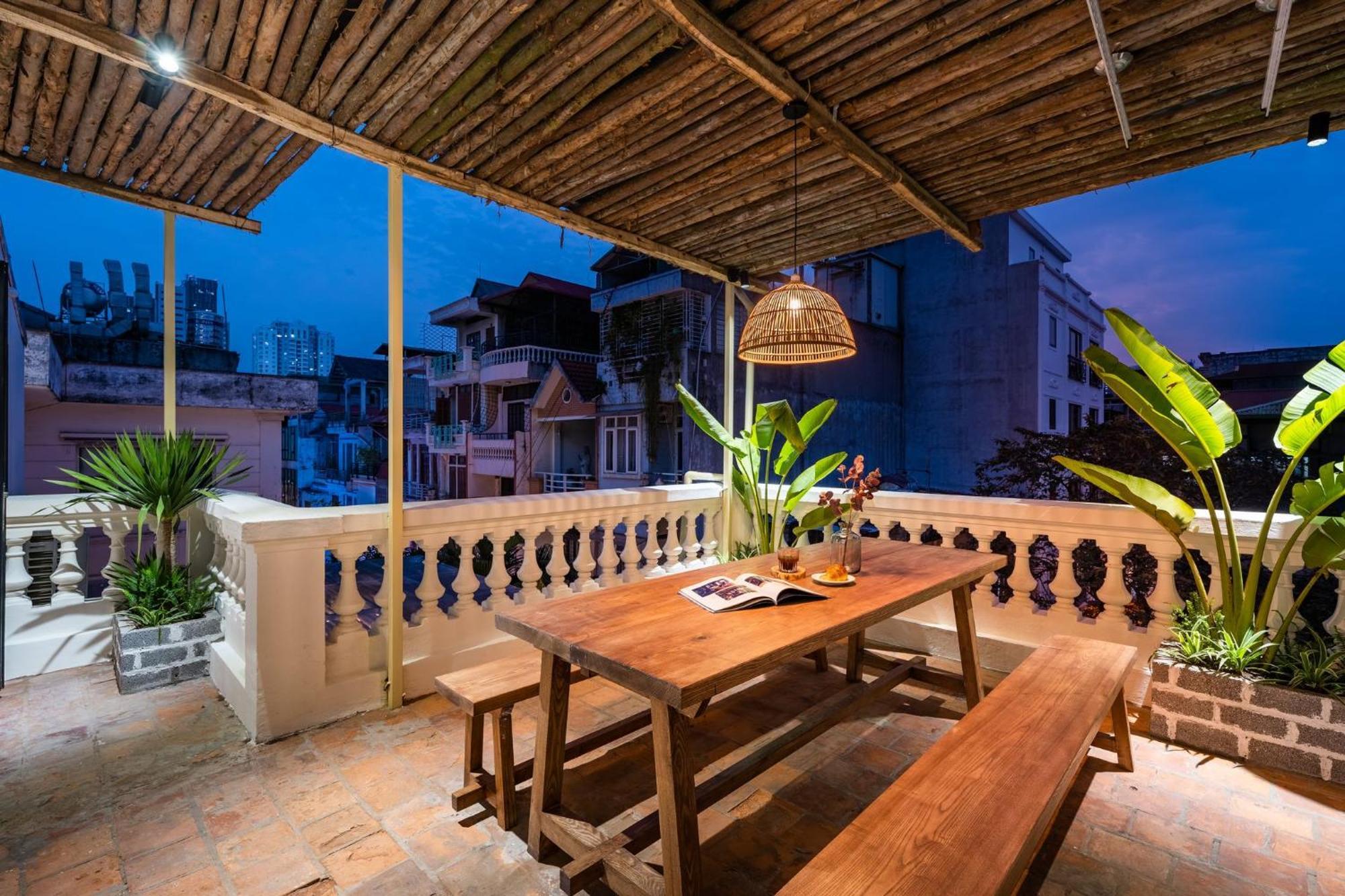 Căn hộ Hanoi's Hidden Gem Escape Balcony-flexible Check In Early-free Pickup Hà Nội