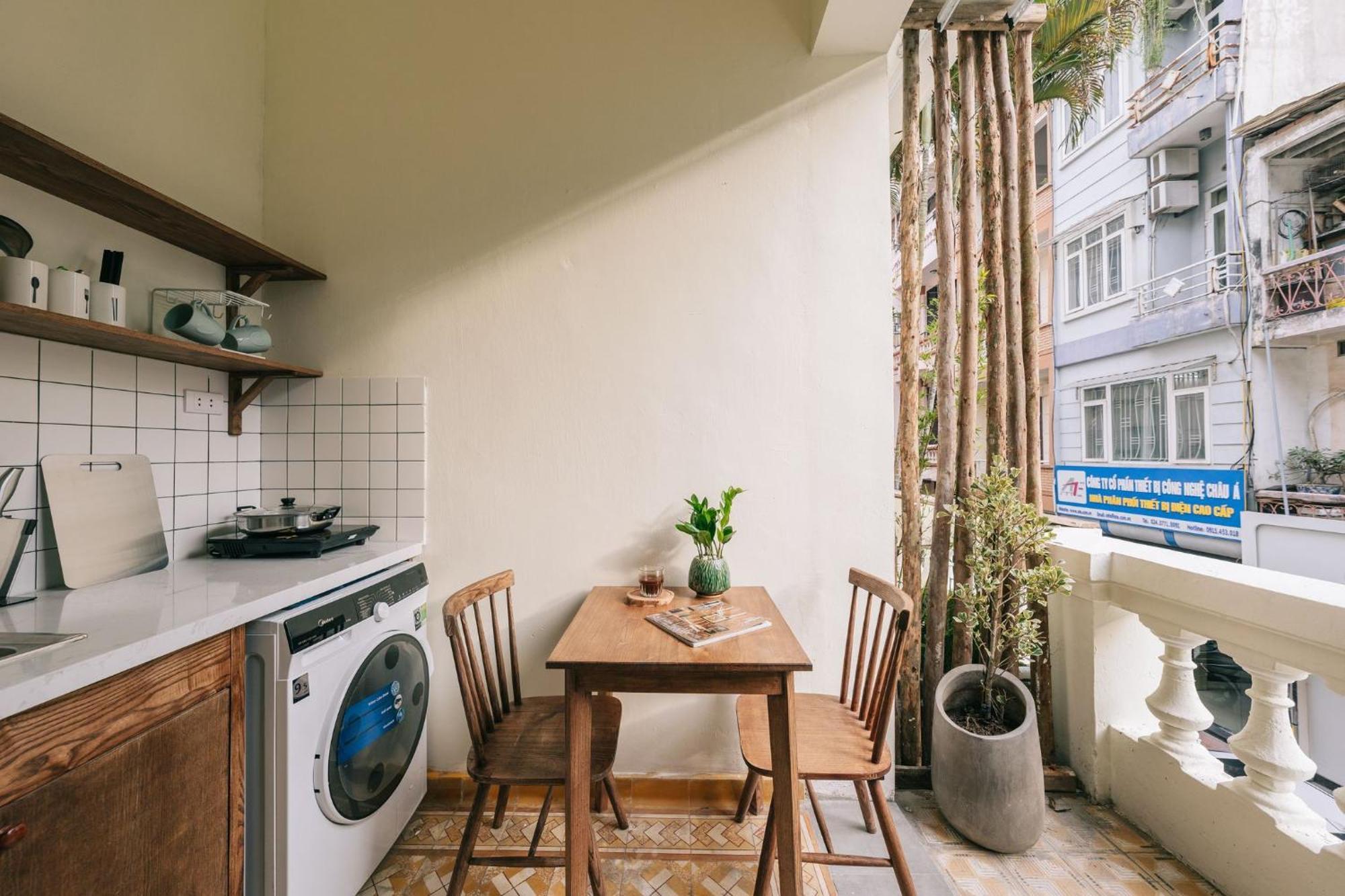 Hanoi's Hidden Gem Escape Balcony-flexible Check In Early-free Pickup Căn hộ Hà Nội