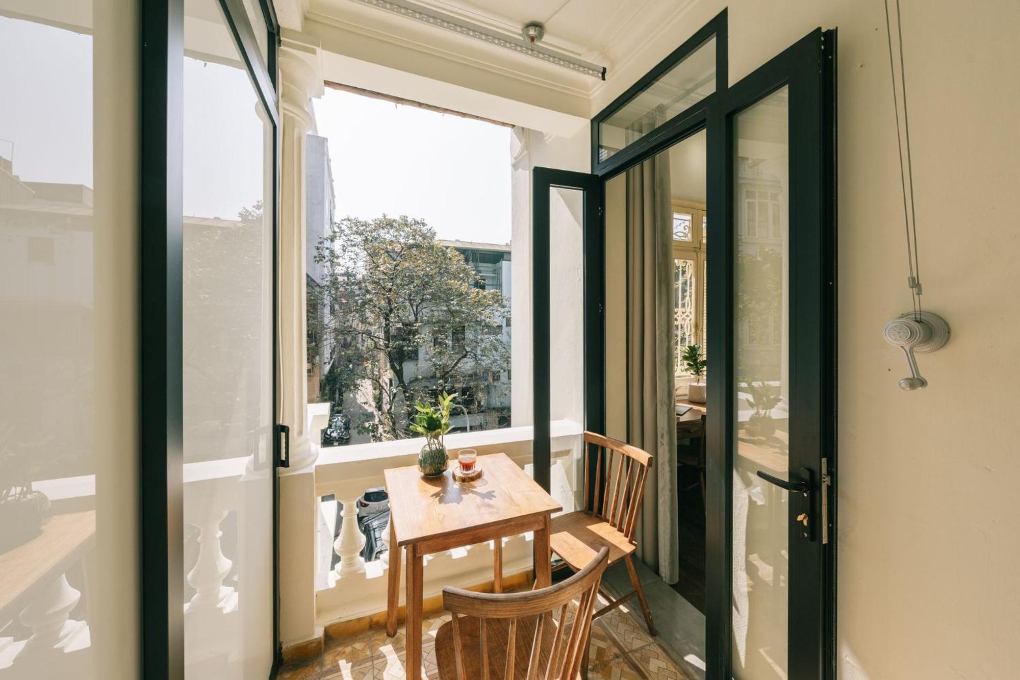 Hanoi's Hidden Gem Escape Balcony-flexible Check In Early-free Pickup Căn hộ Hà Nội