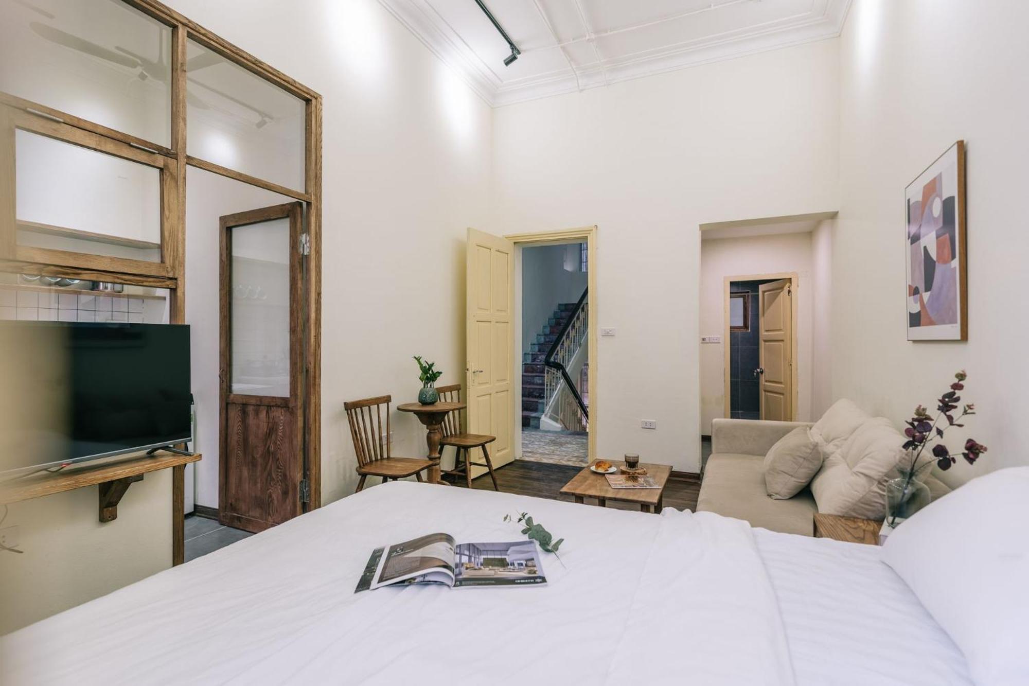 Hanoi's Hidden Gem Escape Balcony-flexible Check In Early-free Pickup Căn hộ Hà Nội