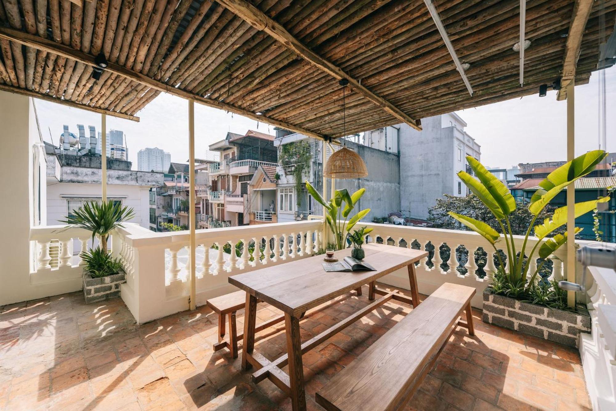 Hanoi's Hidden Gem Escape Balcony-flexible Check In Early-free Pickup Căn hộ Hà Nội