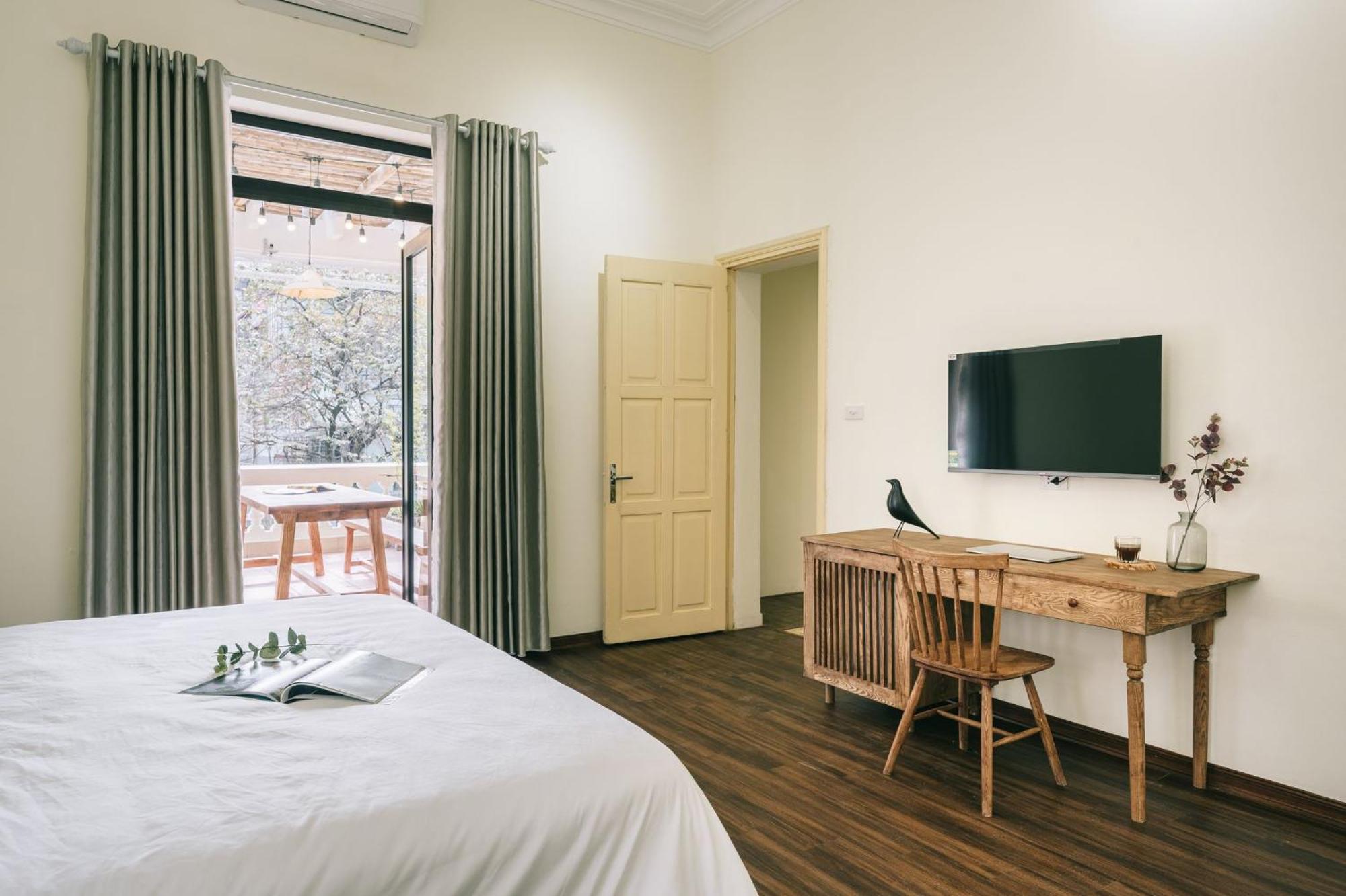 Hanoi's Hidden Gem Escape Balcony-flexible Check In Early-free Pickup Căn hộ Hà Nội