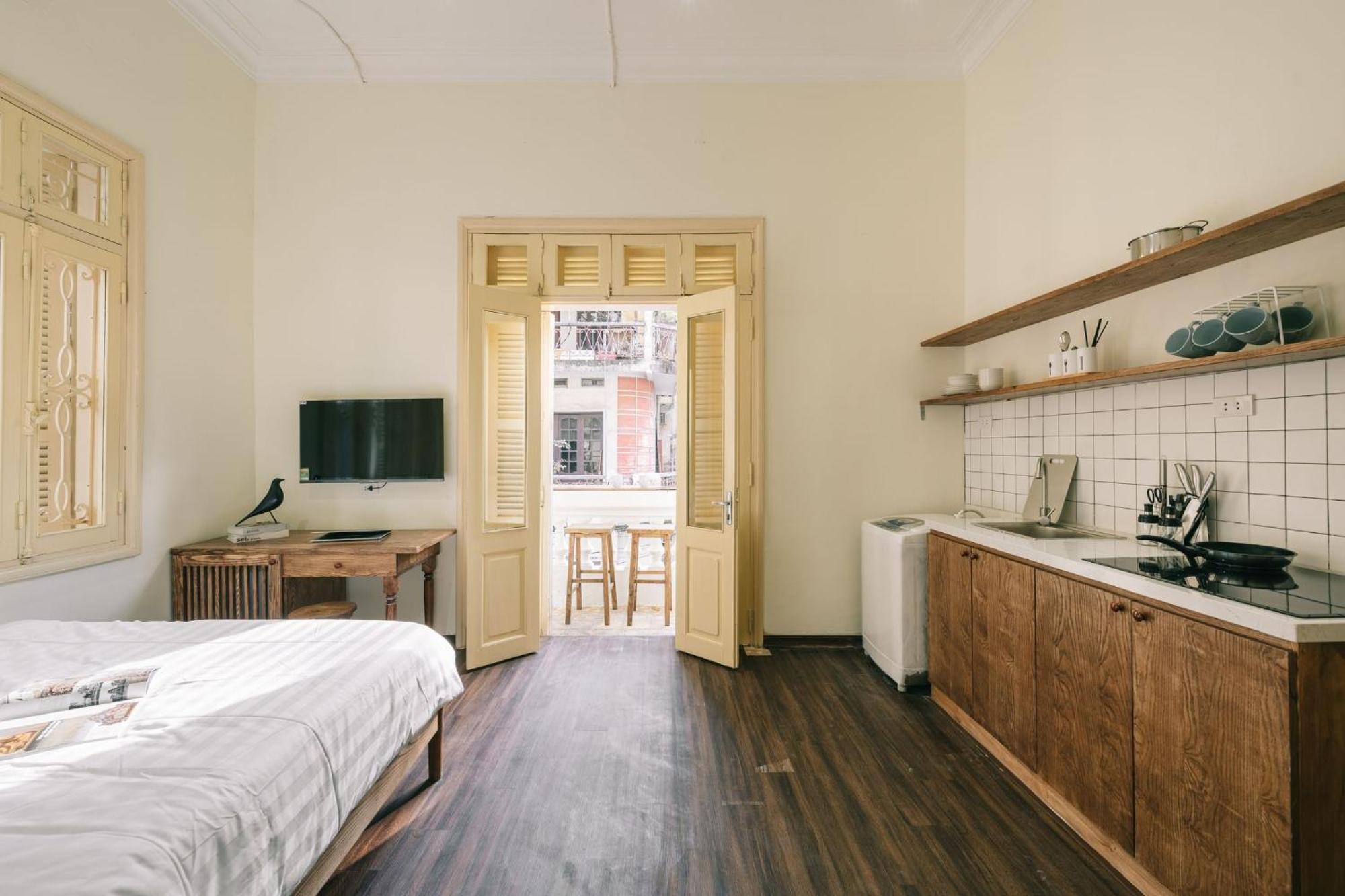 Hanoi's Hidden Gem Escape Balcony-flexible Check In Early-free Pickup Apartment *